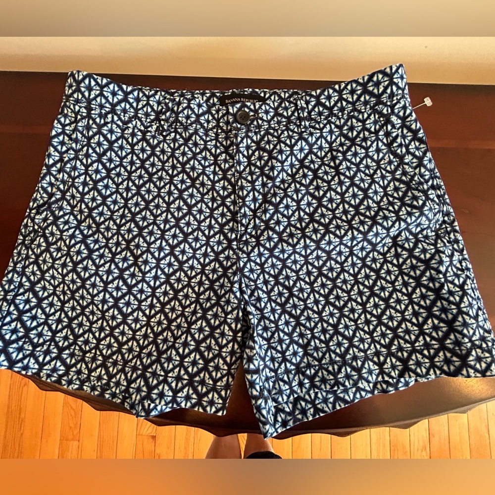 Banana Republic Black,White and Blue Pattern Shorts.